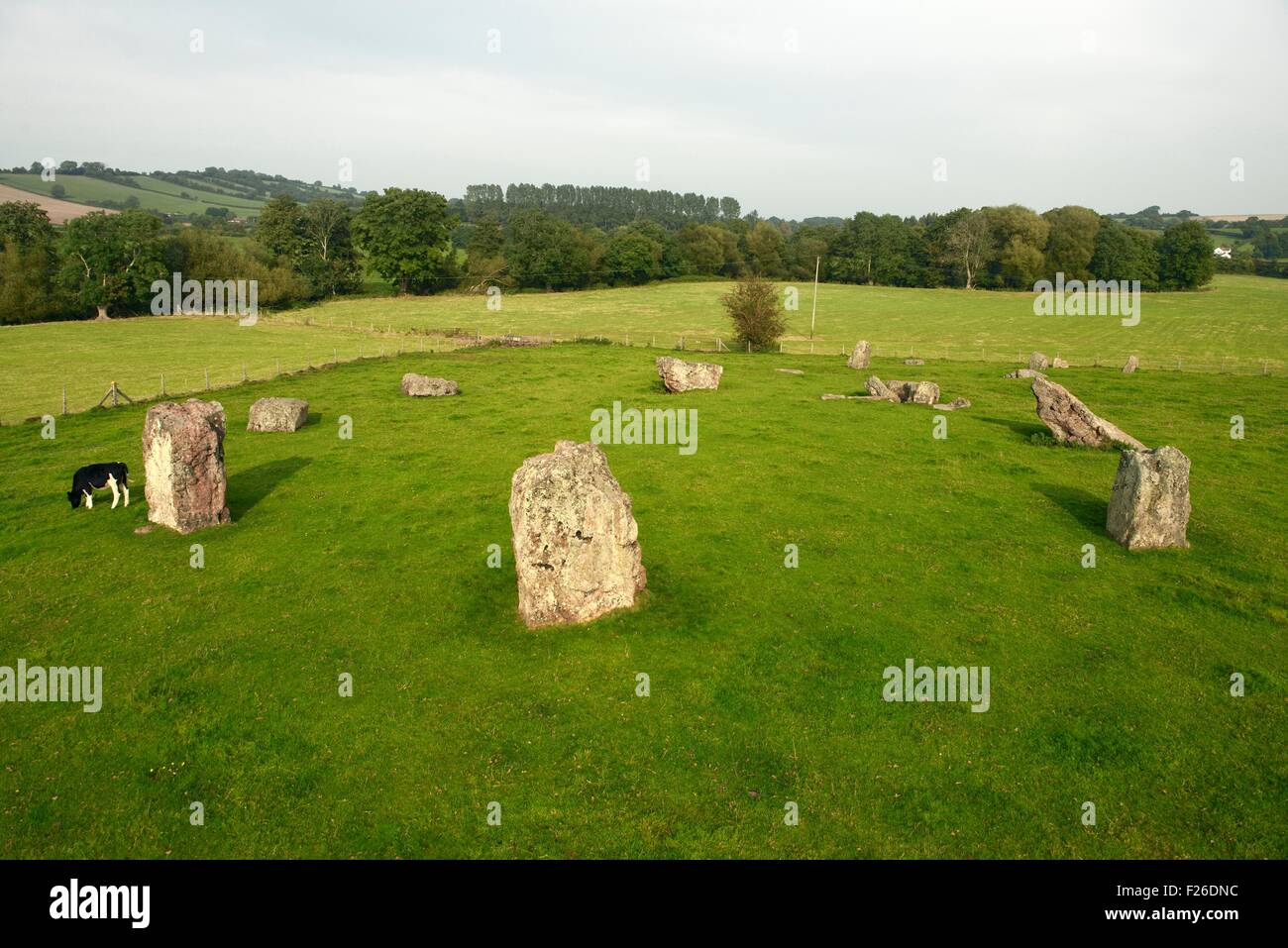 Stanton Drew, Somerset, England. Über die 4000 + Jahre prähistorischen Steinen des nordöstlichen Kreises von Südosten gesehen Stockfoto