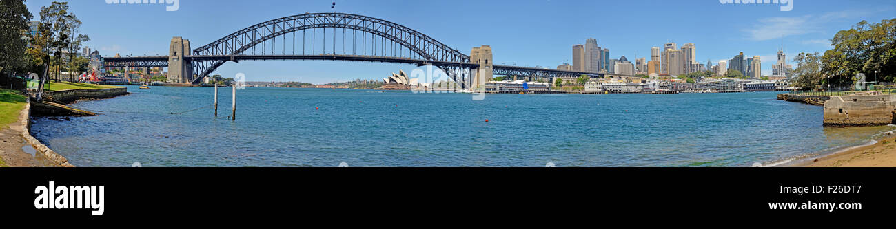 Wunderschönes Panorama auf die Stadt Sydney mit populären Sehenswürdigkeiten wie das Sydney Opera House und die Harbour Bridge. Stockfoto