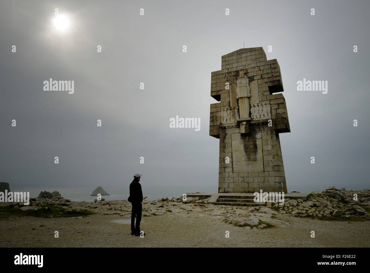 WWII Denkmal an den Bretonen von freien Frankreich, bekannt als das Überqueren von Penhir auf der Halbinsel Crozon, Camaret, Finisterre, Frankreich Stockfoto