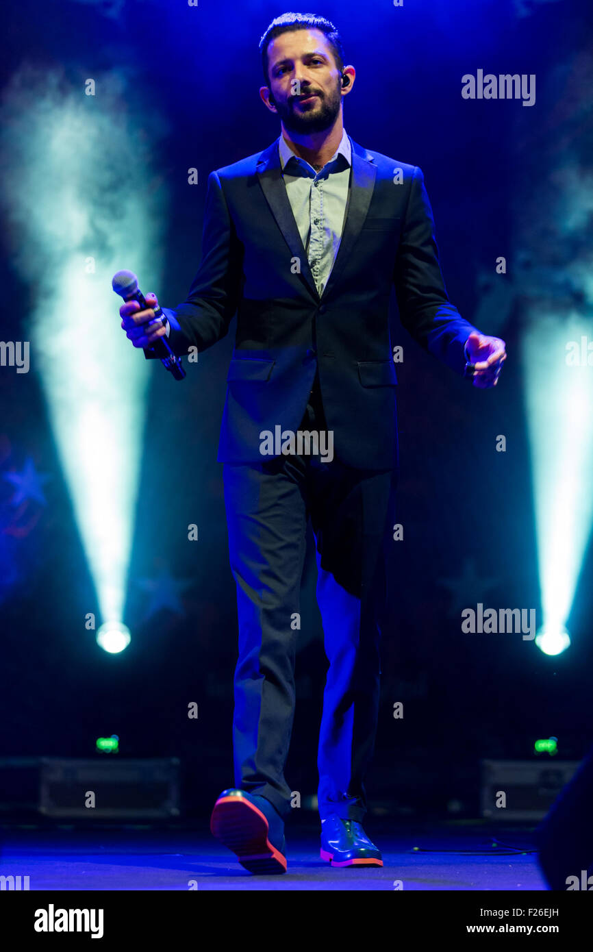 Moncalieri, Italien. 12. Sep, 2015. Francesco Tarducci, singt auch bekannt als "Nesli" bei seinem Konzert in Star Music Festival in Moncalieri. Nesli ist ein Anagramm von "Lines", berühmte Marke von Windeln, in denen der ältere Bruder, 'Fabri Fibra', bekannt war, zu necken. © Andrea Kätzchen/Pacific Press/Alamy Live-Nachrichten Stockfoto