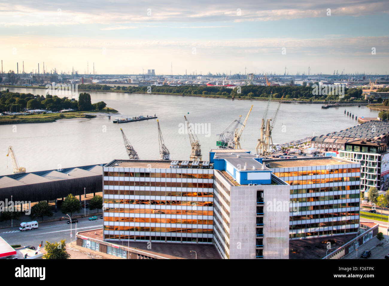 Blick über den Fluss Schelde in Antwerpen Stockfoto