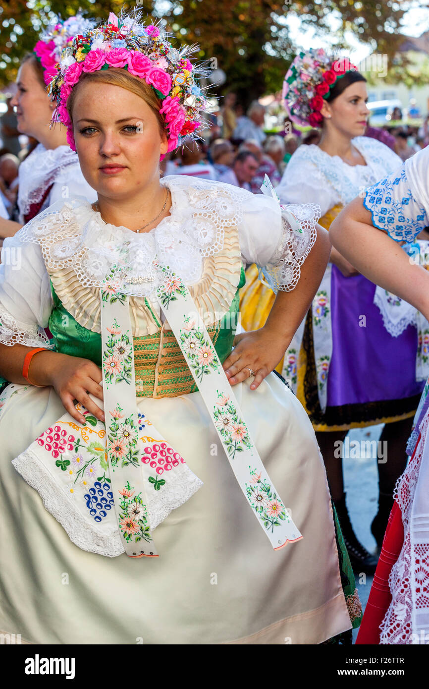 Tschechische Folk, Frau in Tracht, Velke Pavlovice, Südmähren, Tschechische Republik, Europa Stockfoto