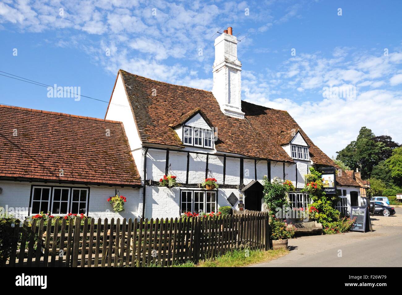 Der Stier und Metzger Pub im Dorf-Zentrum, Turville, Buckinghamshire, England, UK, Westeuropa. Stockfoto