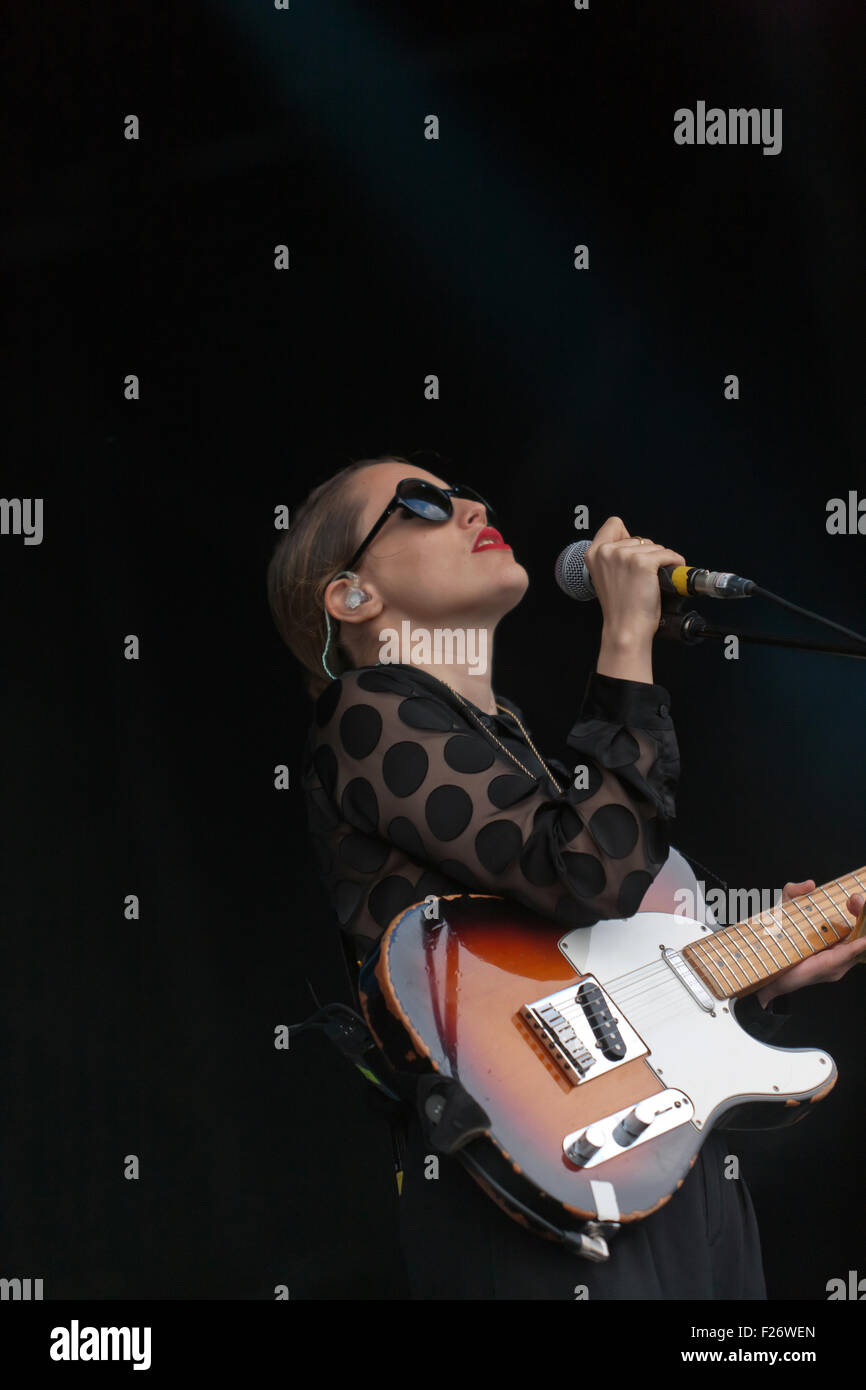 Anna Calvi auf der Hauptbühne während des Festivals auf Blackheath Musik durchführen Stockfoto