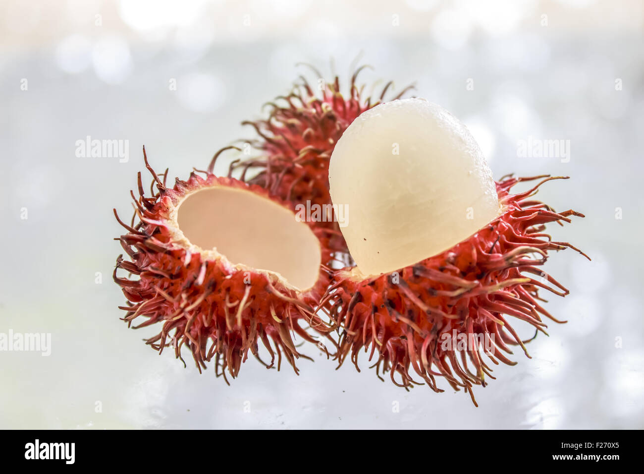 Rambutan süßen leckeren Früchten isoliert auf weißem Hintergrund Stockfoto