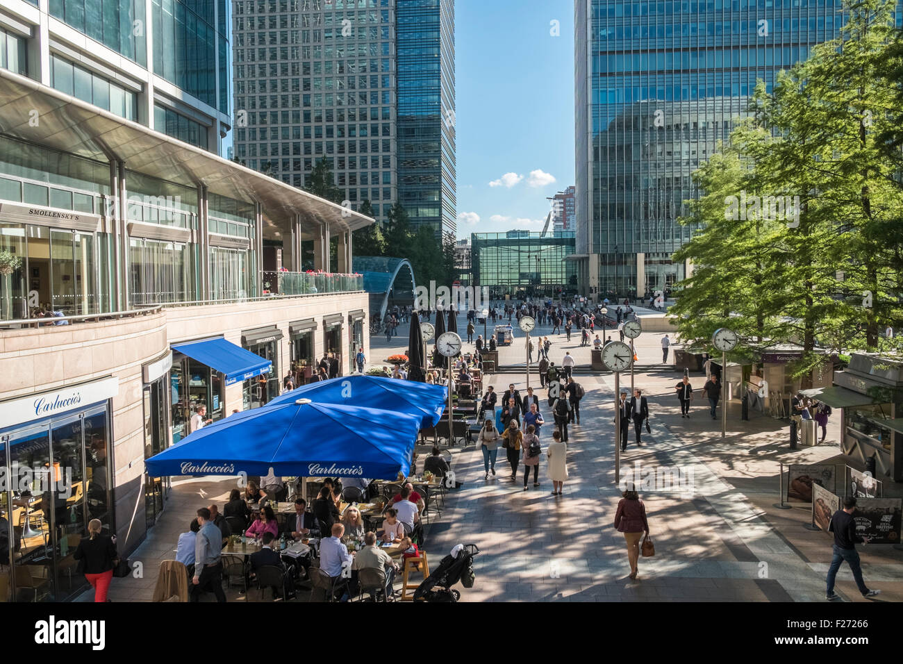 Fußgängerzone von Reuters Plaza, Finanz Viertel Canary Wharf, London, England UK Stockfoto
