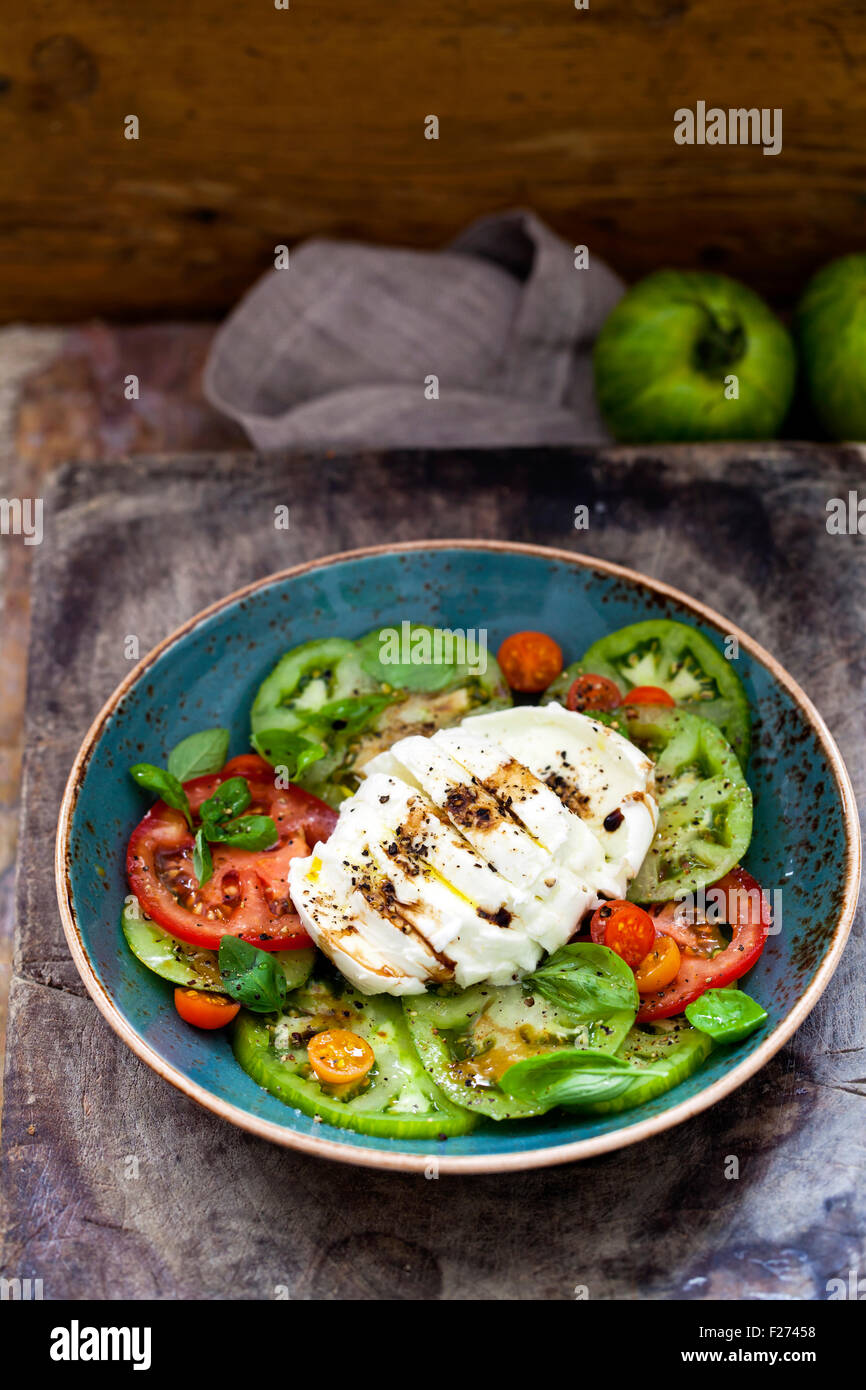 Tomaten, Mozzarella und Basilikum Stockfoto