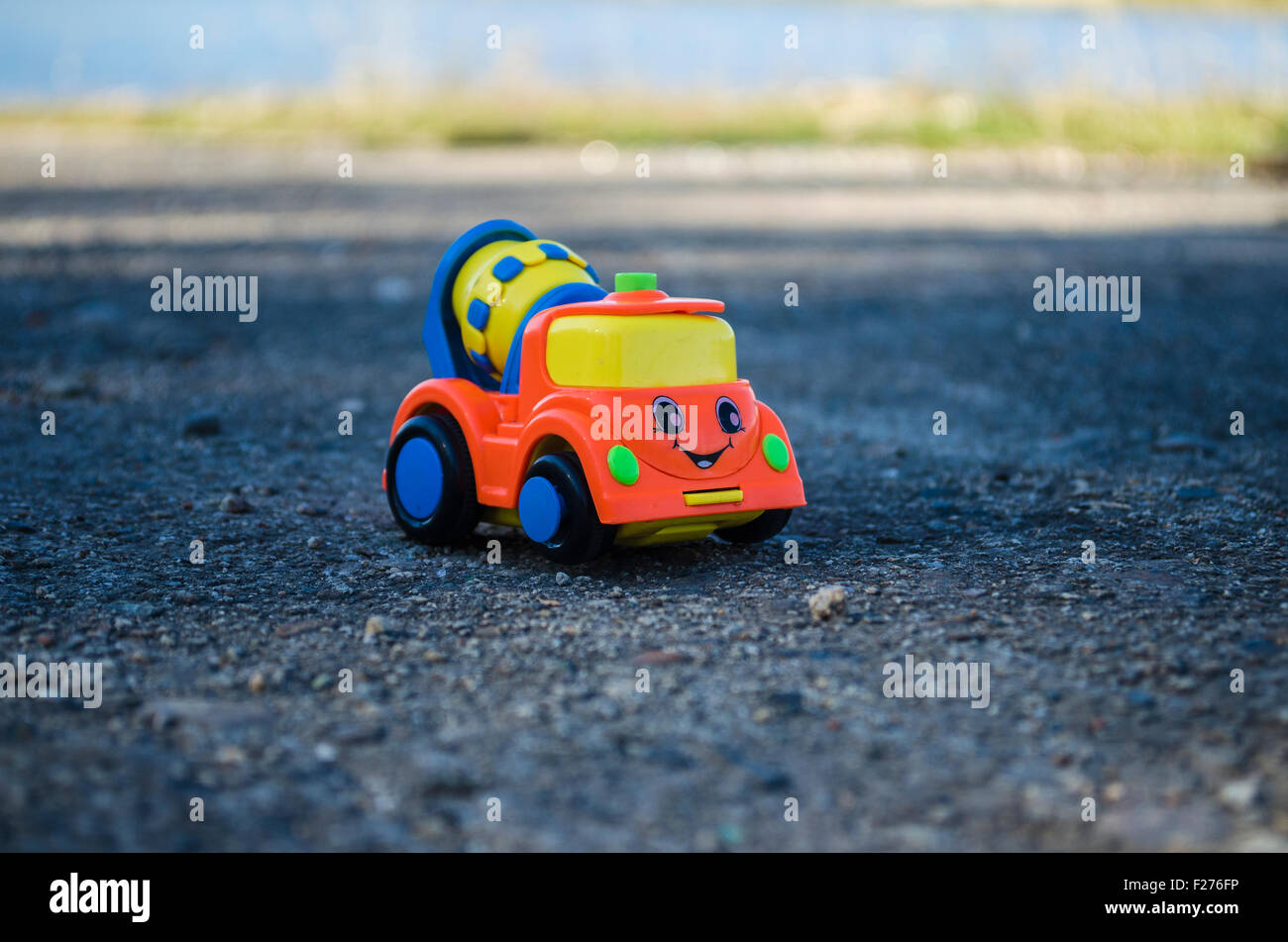 Maschine-Spielzeug auf der Straße Stockfoto