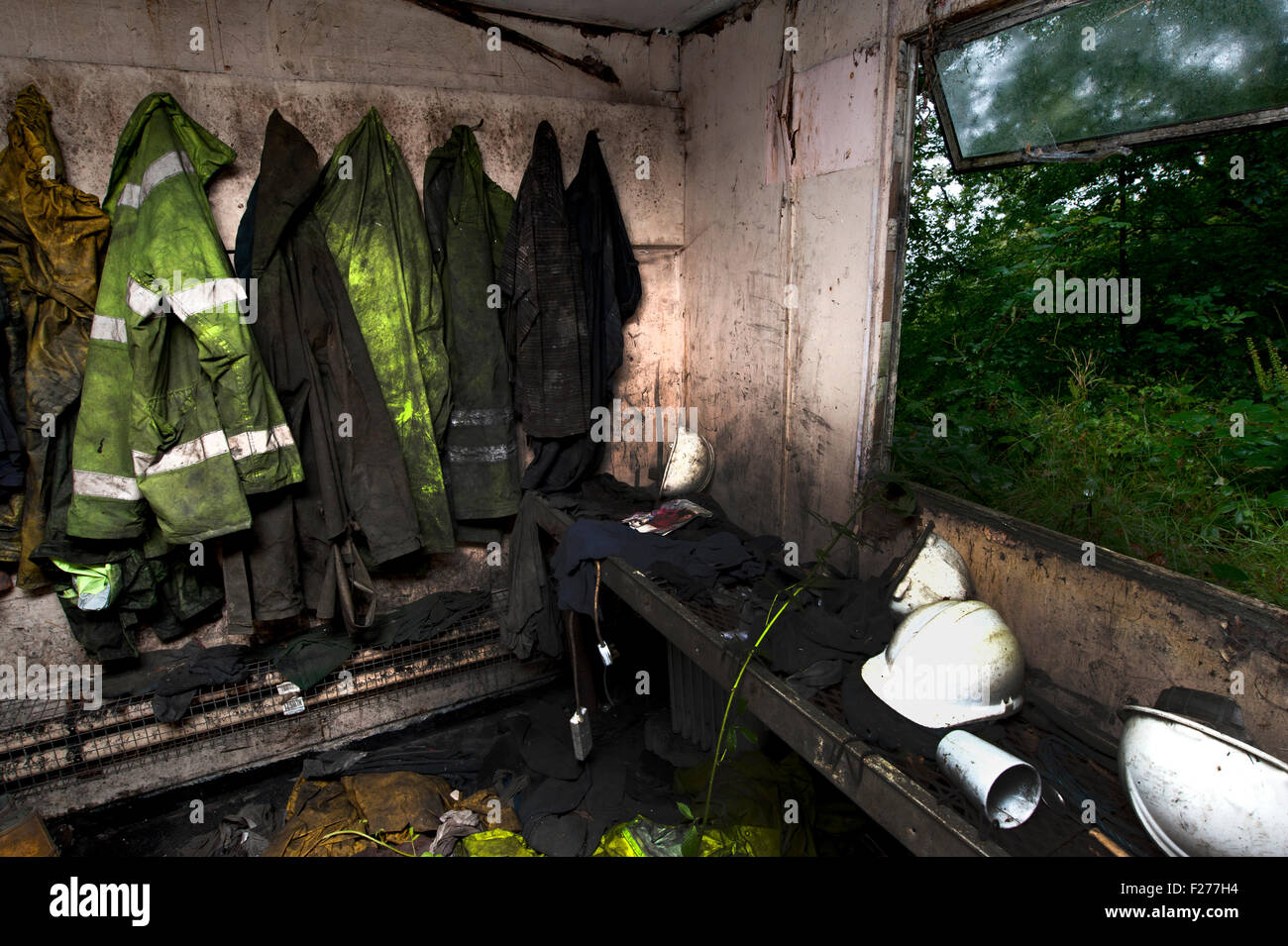 Swansea, Großbritannien. 12. Sep, 2015. Die Arbeit Hütte wo Bergleute geändert in Arbeitskleidung zu Beginn ihrer Schicht auf dem Gleision Zeche Drift mine, South Wales Swansea Tal. Bildnachweis: roger tiley/Alamy Live-Nachrichten Stockfoto