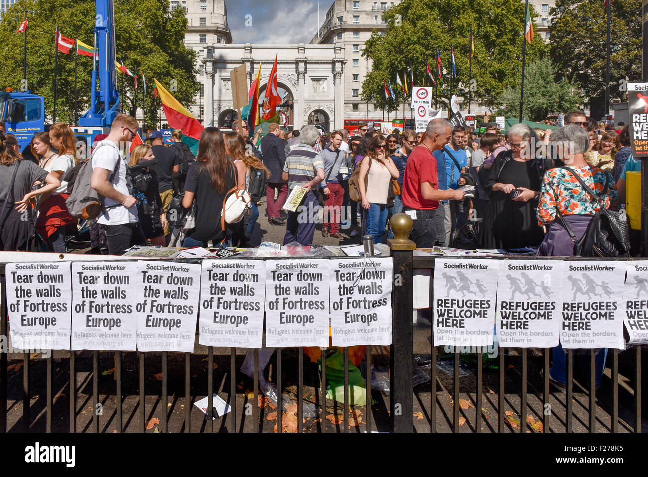 Eine Demonstration zur Unterstützung von Flüchtlingen und Migranten in London. Stockfoto