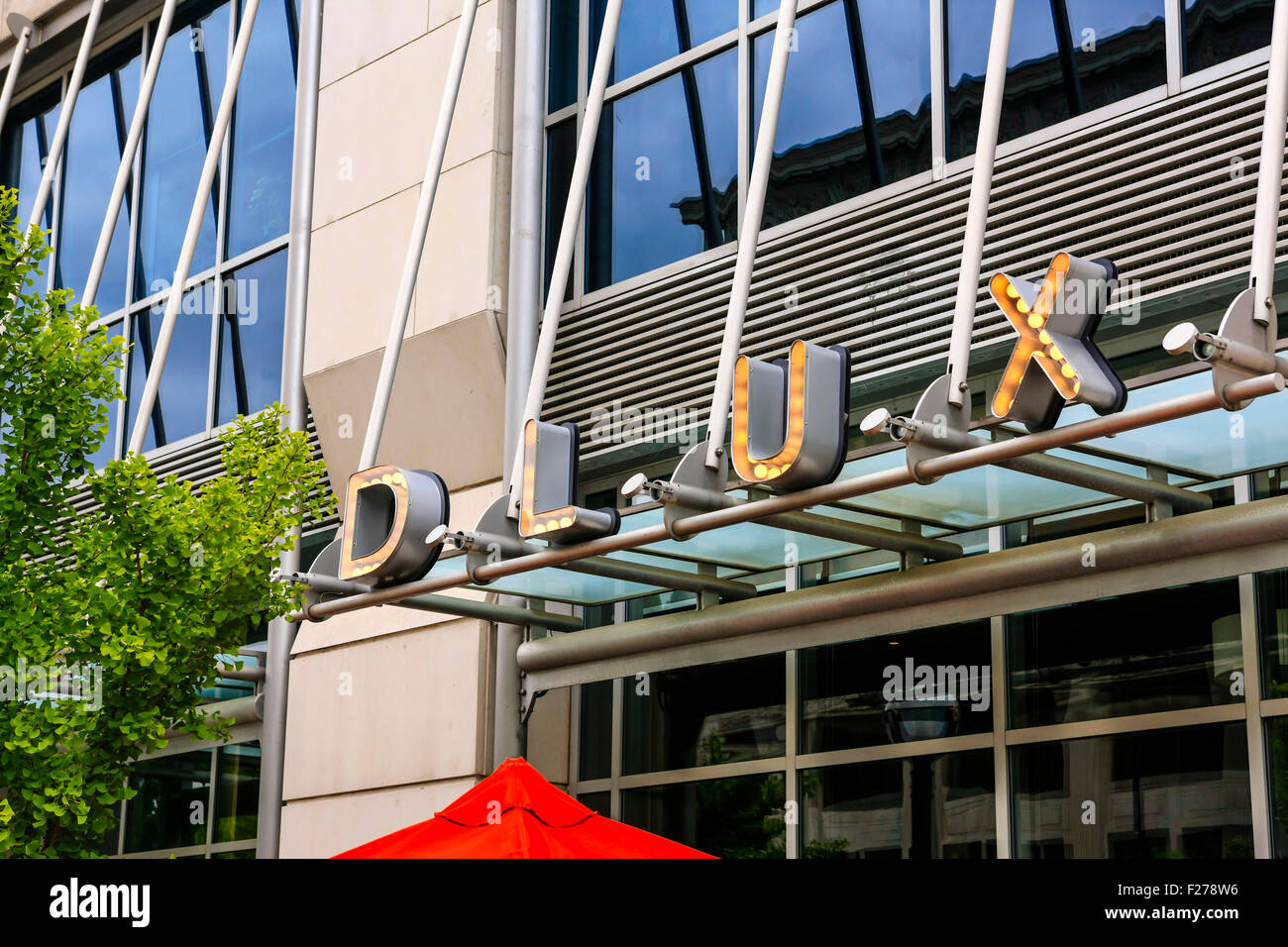 DLUX Restaurant Overhead Zeichen in Madison Wisconsin Stockfoto