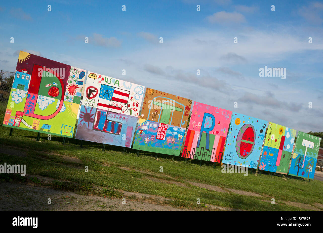 Detroit, Michigan - ein Gemälde Schreibweise 'Detroit' an der Ostseite der Stadt. Stockfoto