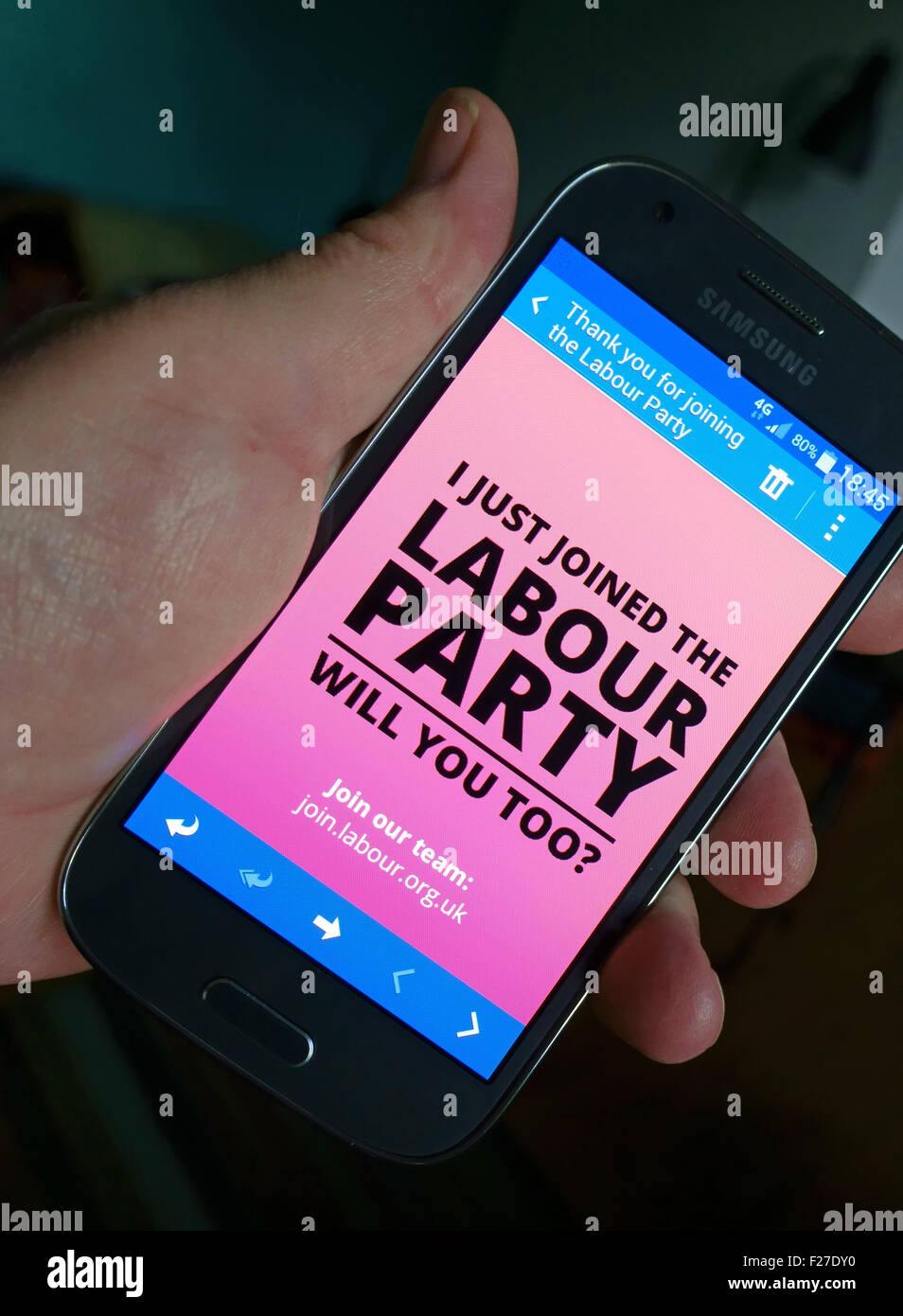 Labour-Partei beitreten Meldung auf einem Smartphone, London Stockfoto