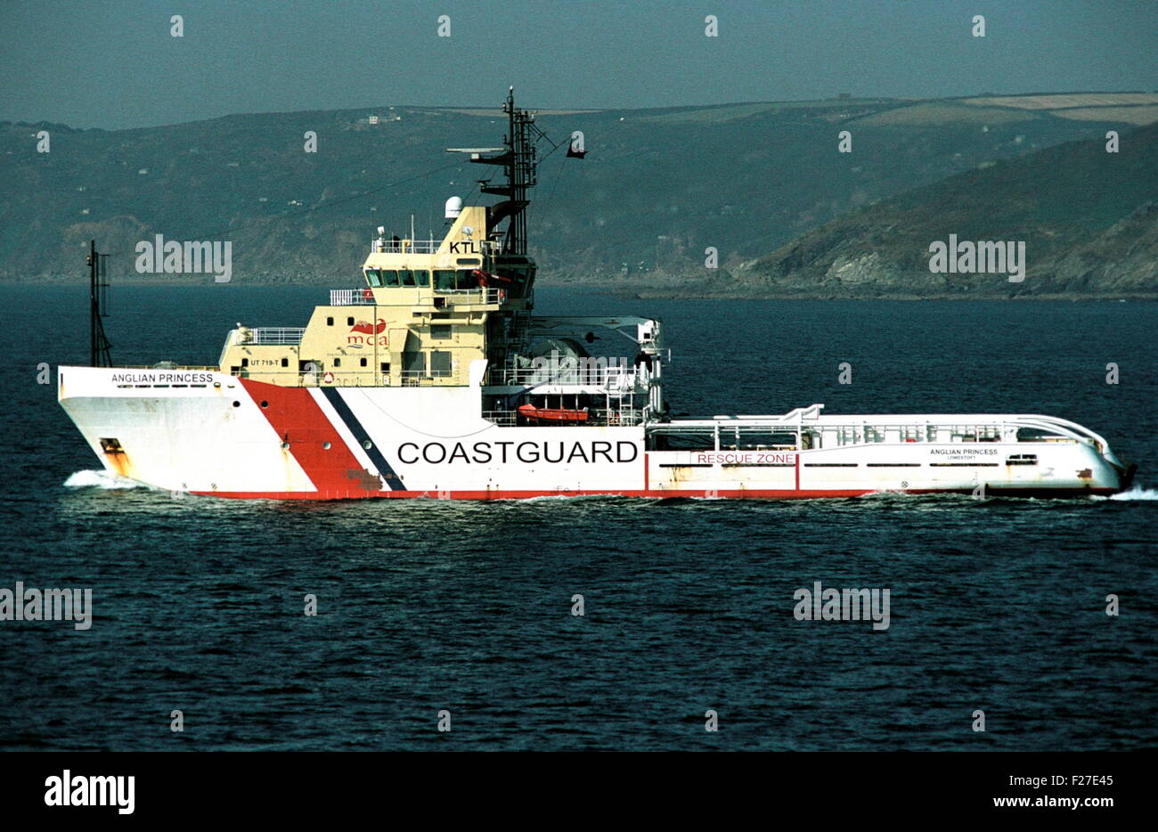 AJAXNETPHOTO. 2003. PLYMOUTH, ENGLAND. -MCA ETV - ANGLIAN PRINCESS, EIN 180 TONNE CHINESEN GEBAUT ZERREN AN DER UK MARITIME COASTGUARD AGENCY GECHARTERTEN AUF PATROUILLE VOR DER SÜDKÜSTE. EINE SCHWESTER-SCHIFF GING AUF DIE HILFE VON DER KANADISCHEN U-BOOT-CHICOUTIMI, DIE ON-BOARD-GROßBRAND IM ATLANTIK ERLITTEN. FOTO: JONATHAN EASTLAND/AJAX REF: 309311 35 Stockfoto