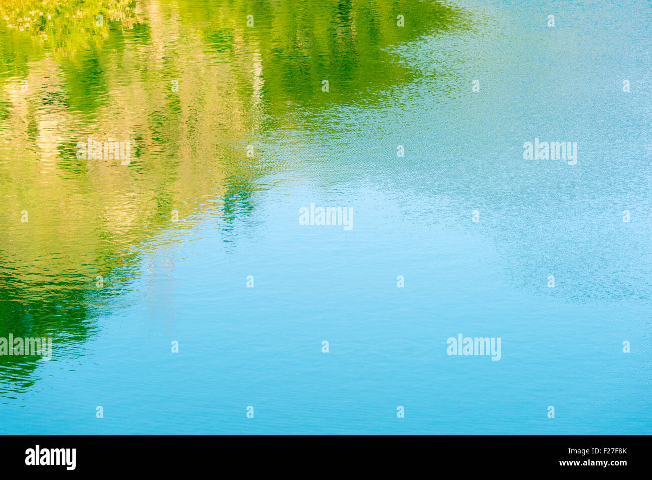 Abstrakte Natur Hintergrund eines Flusses in Bewegung Stockfoto