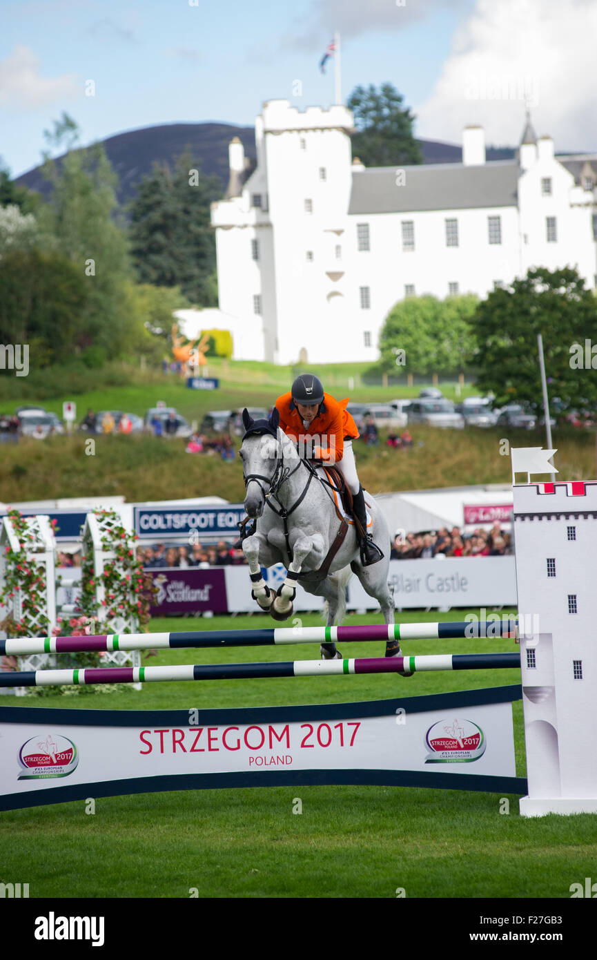 Blair Atholl, Schottland 13. September 2015. Longines FEI Eventing Europameister statt im Blair Atholl Estate. Der letzte Tag der dreitägigen Veranstaltung bestand aus Springreiten und verschiedenen anderen Pferd zeigt Ereignisse. Einige der besten Fahrer der Welt waren anwesend, um am Wettbewerb konkurrieren. Bildnachweis: Andrew Steven Graham/Alamy Live-Nachrichten Stockfoto