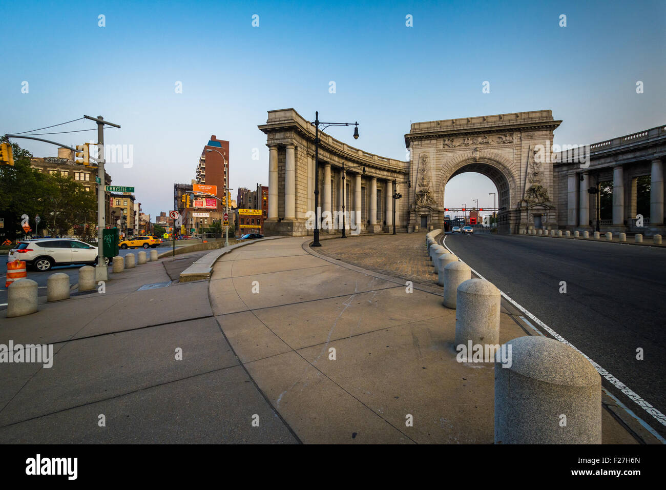 Eintritt in die Manhattan Bridge, in der Lower East Side, Manhattan, New York. Stockfoto