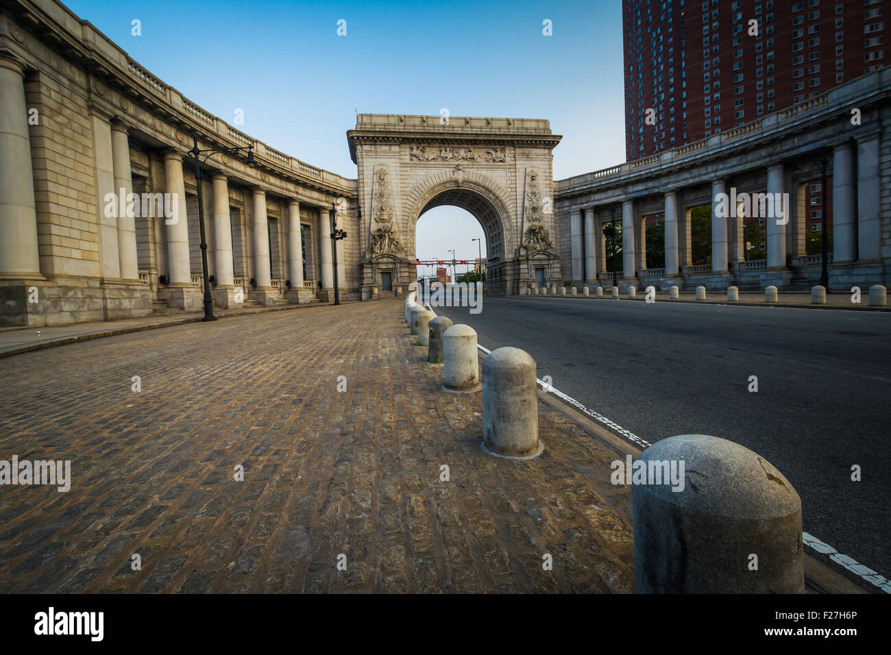 Eintritt in die Manhattan Bridge, in der Lower East Side, Manhattan, New York. Stockfoto