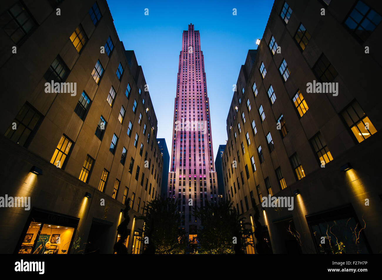 Gebäude am Rockefeller Center in der Nacht, in Midtown Manhattan, New York. Stockfoto