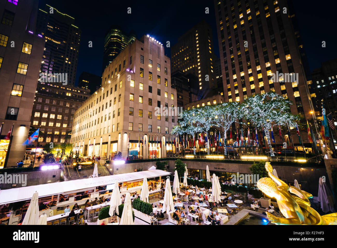 Gebäude am Rockefeller Center in der Nacht, in Midtown Manhattan, New York. Stockfoto
