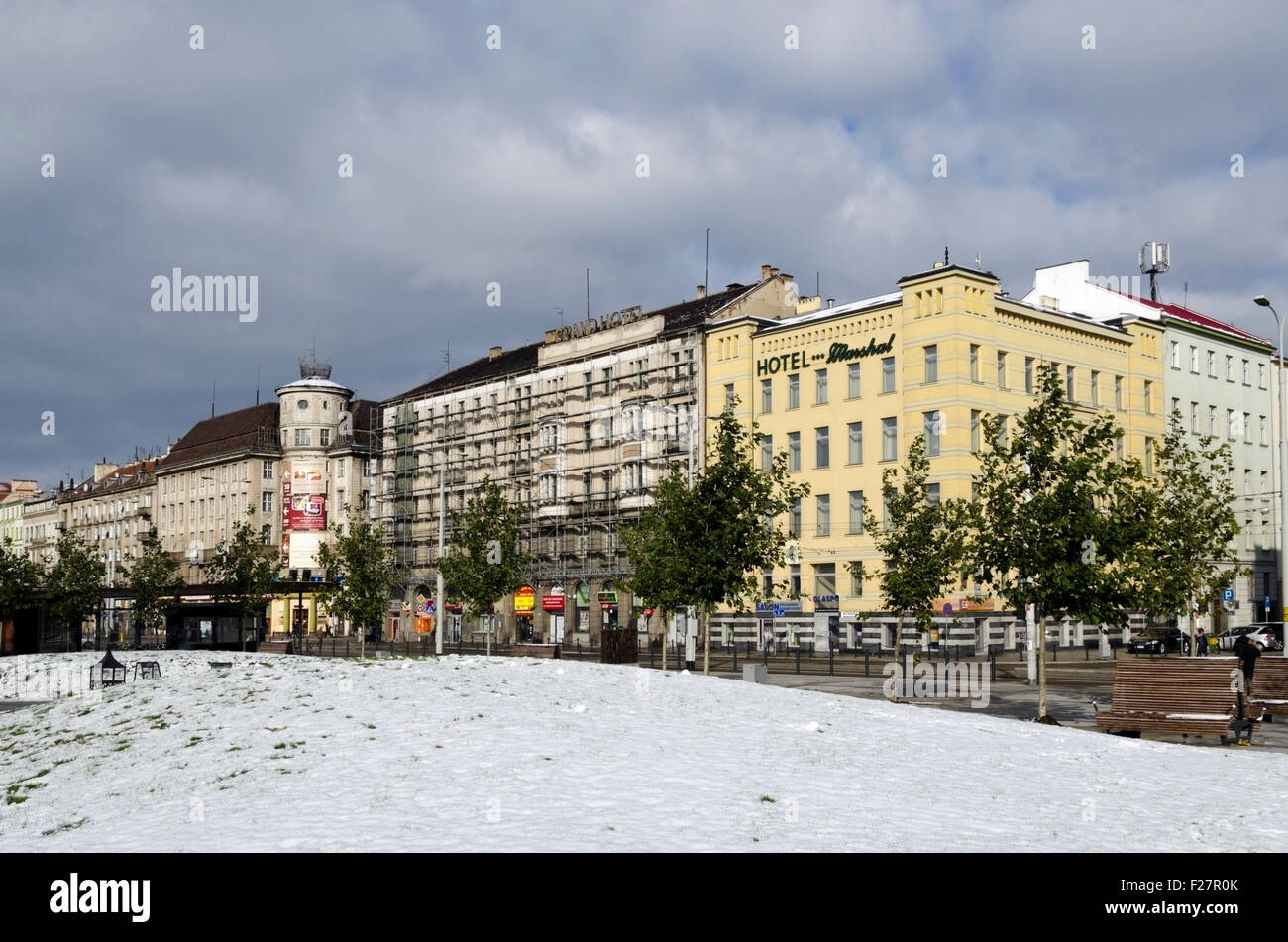 Grand Hotel Renovierung und Hotel Marshal in Wroclaw Glowny im Schnee, Silesia, Polen, Polska, Europa, EU, PL Stockfoto