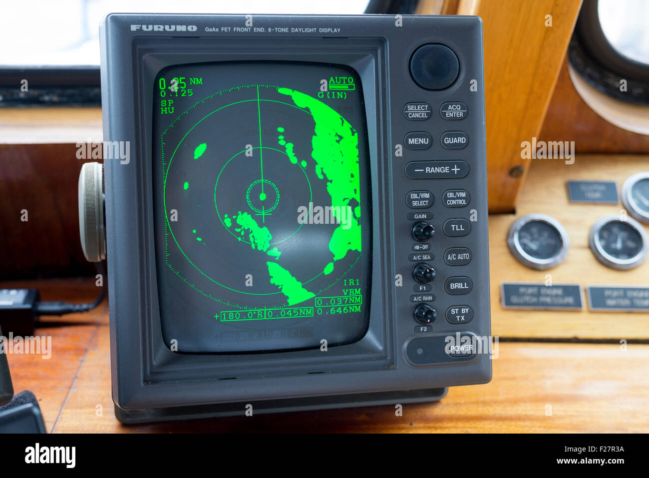 Radarschirm auf einem Schiff. Stockfoto