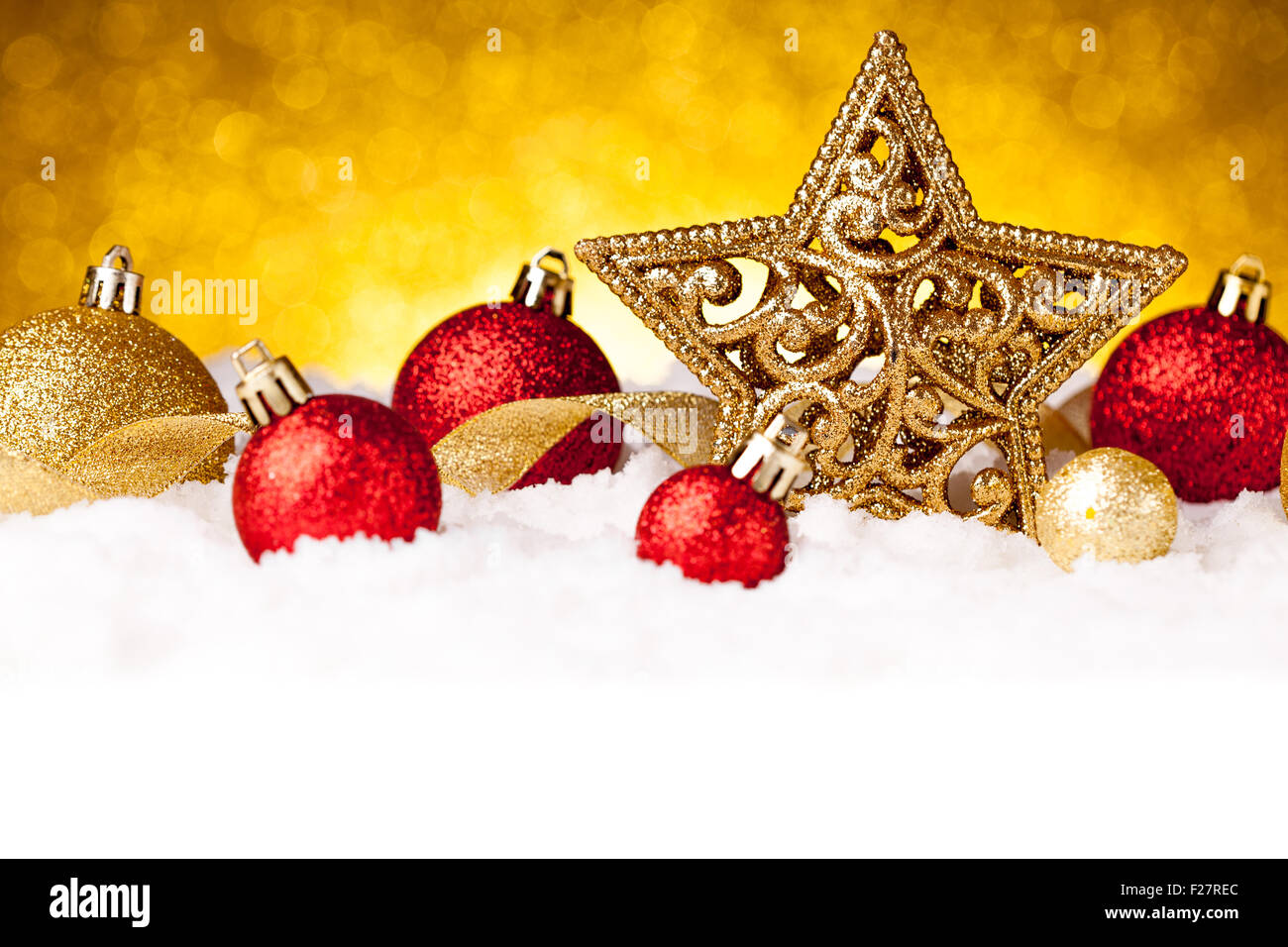 Goldene Tanne Sterne Weihnachtsdekoration mit gold und roten Ornamenten Stockfoto