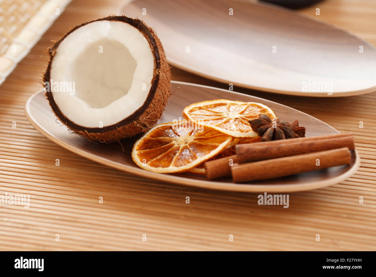 Werkzeuge und Zubehör für Spa-Behandlungen und Aromatherapie Stockfoto