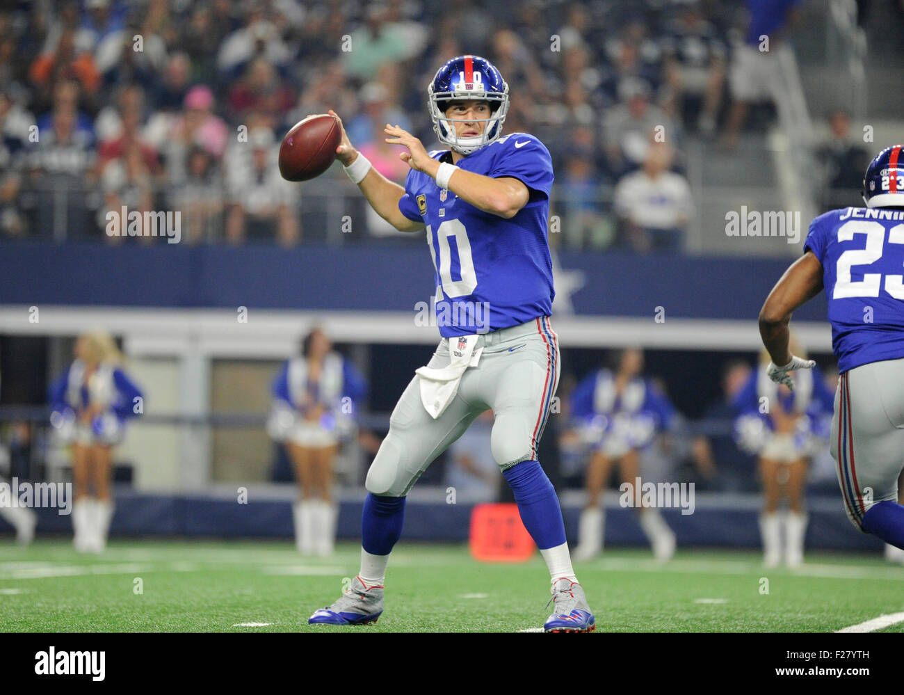 Sep 13, 2015: New York Giants quarterback Eli Manning #10 während der NFL Football-Spiel zwischen den New York Giants und die Dallas Cowboys im AT&T Stadium in Arlington, TX Albert Pena/CSM Stockfoto