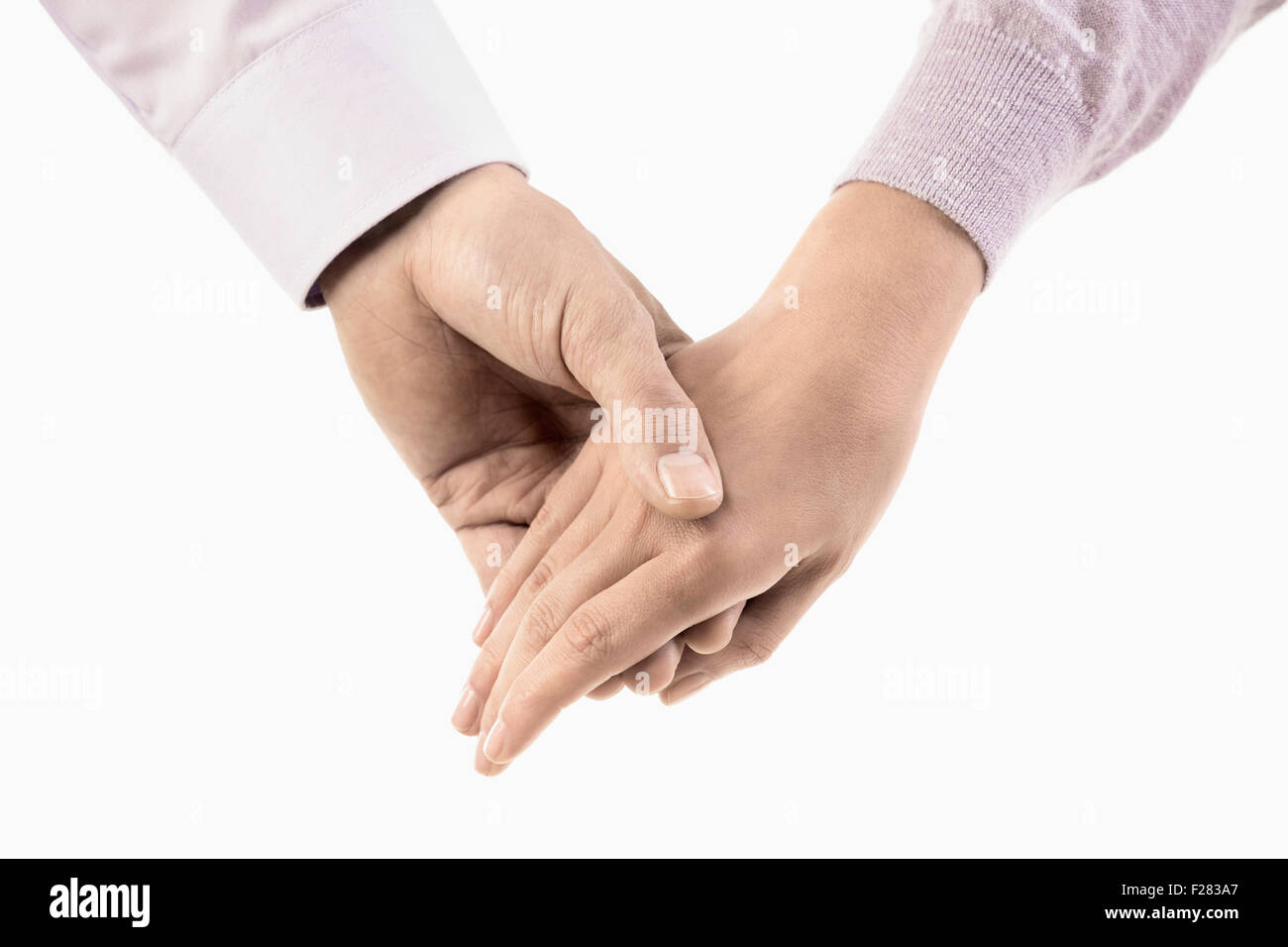 Nahaufnahme des Mannes an Hand der Frau, Bayern, Deutschland Stockfoto