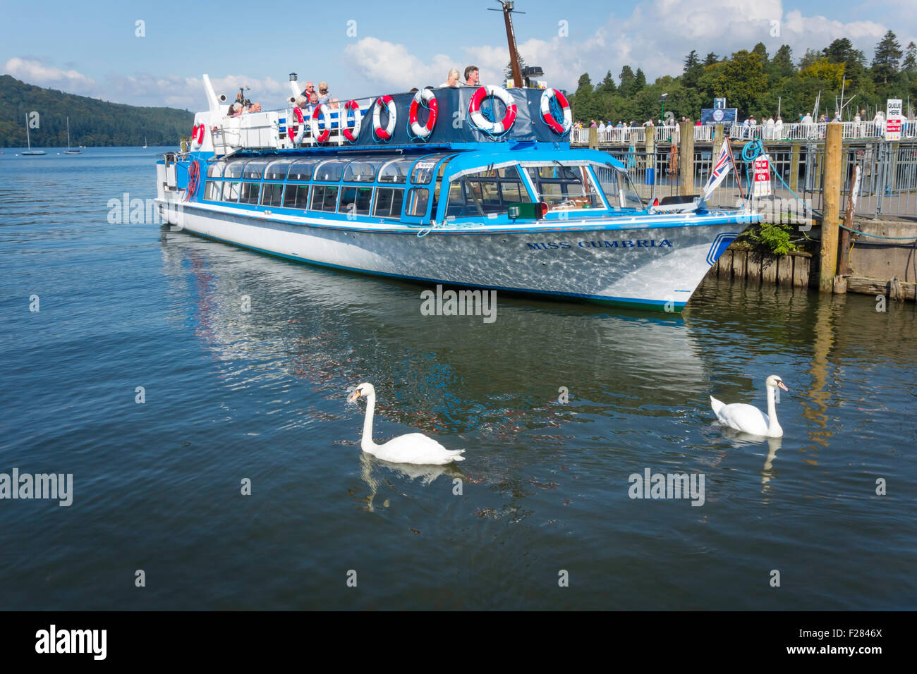 Kreuzfahrt Schiff Dampfer, die Miss Cumbria an einem Pier in Bo'ness Windermere Cumbria England UK gefesselt Stockfoto