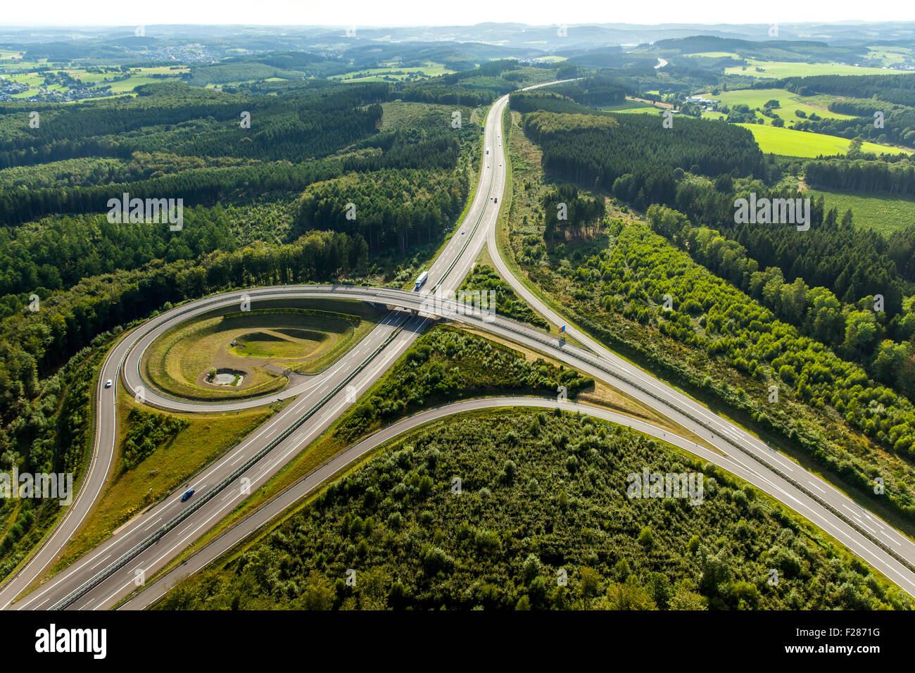 Autobahnausfahrt B54 und A4, Sauerland, Nordrhein-Westfalen, Deutschland Stockfoto