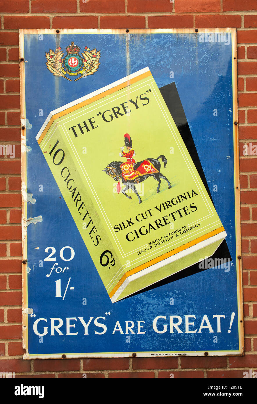 Die "Greys" Silk Cut Zigaretten Vintage Metall Werbung Zeichen Stockfoto
