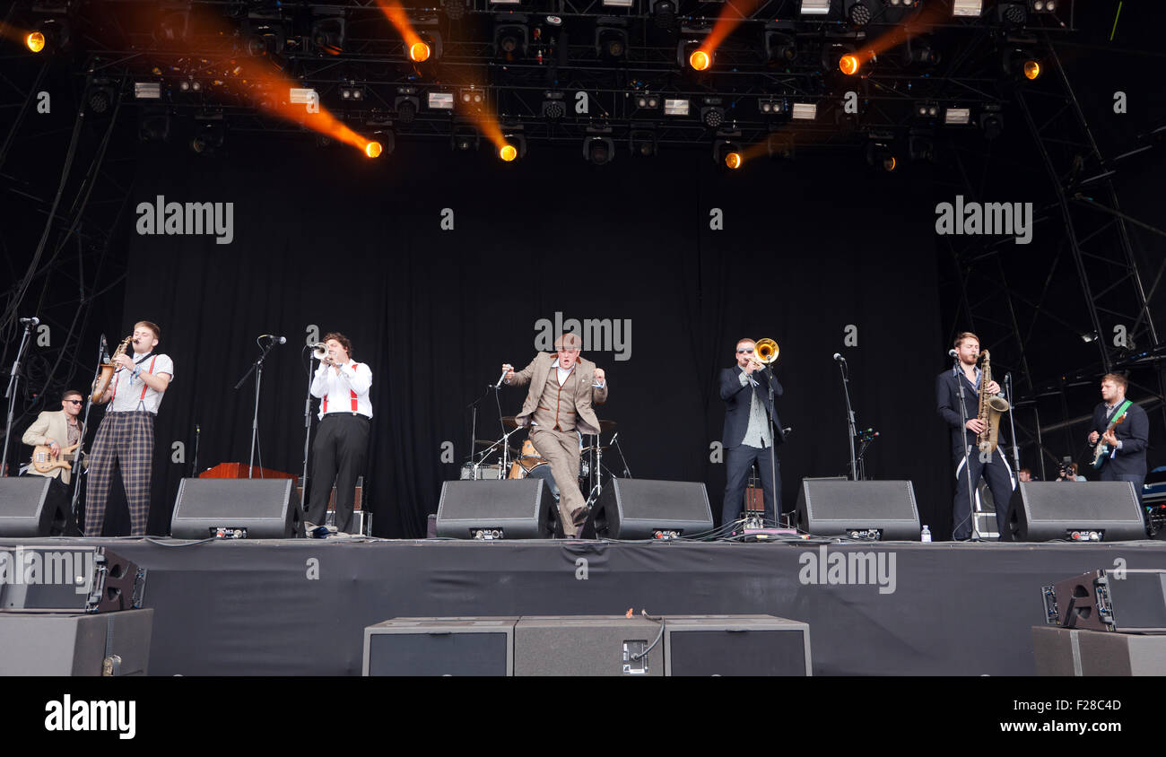 Lokale Band Chainska Brassika, der zweite Tag der offenen Tür am Blackheath Music Festival auf der MainStage Stockfoto