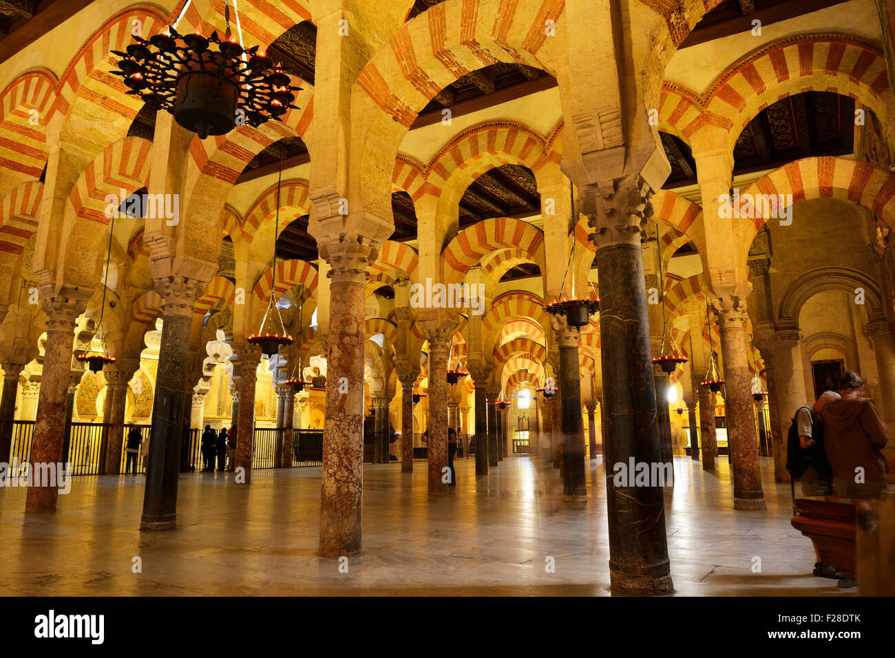 Innenraum der Mezquita Catedral (Moschee-Kathedrale) in Córdoba, Andalusien, Spanien Stockfoto