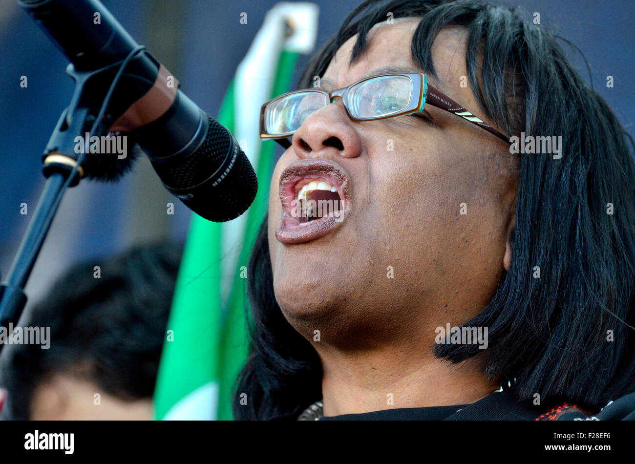 Diane Abbott MP (Labour, Hackney North) Schatten Secretary Of State for International Development, Rede auf Kundgebung für Flüchtlinge Stockfoto