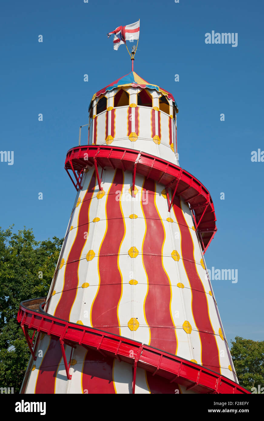 Nahaufnahme der Helter-Skelter-Fahrt auf einer Jahrmarkt-Messe im Sommer York North Yorkshire England UK Vereinigtes Königreich GB Großbritannien Stockfoto