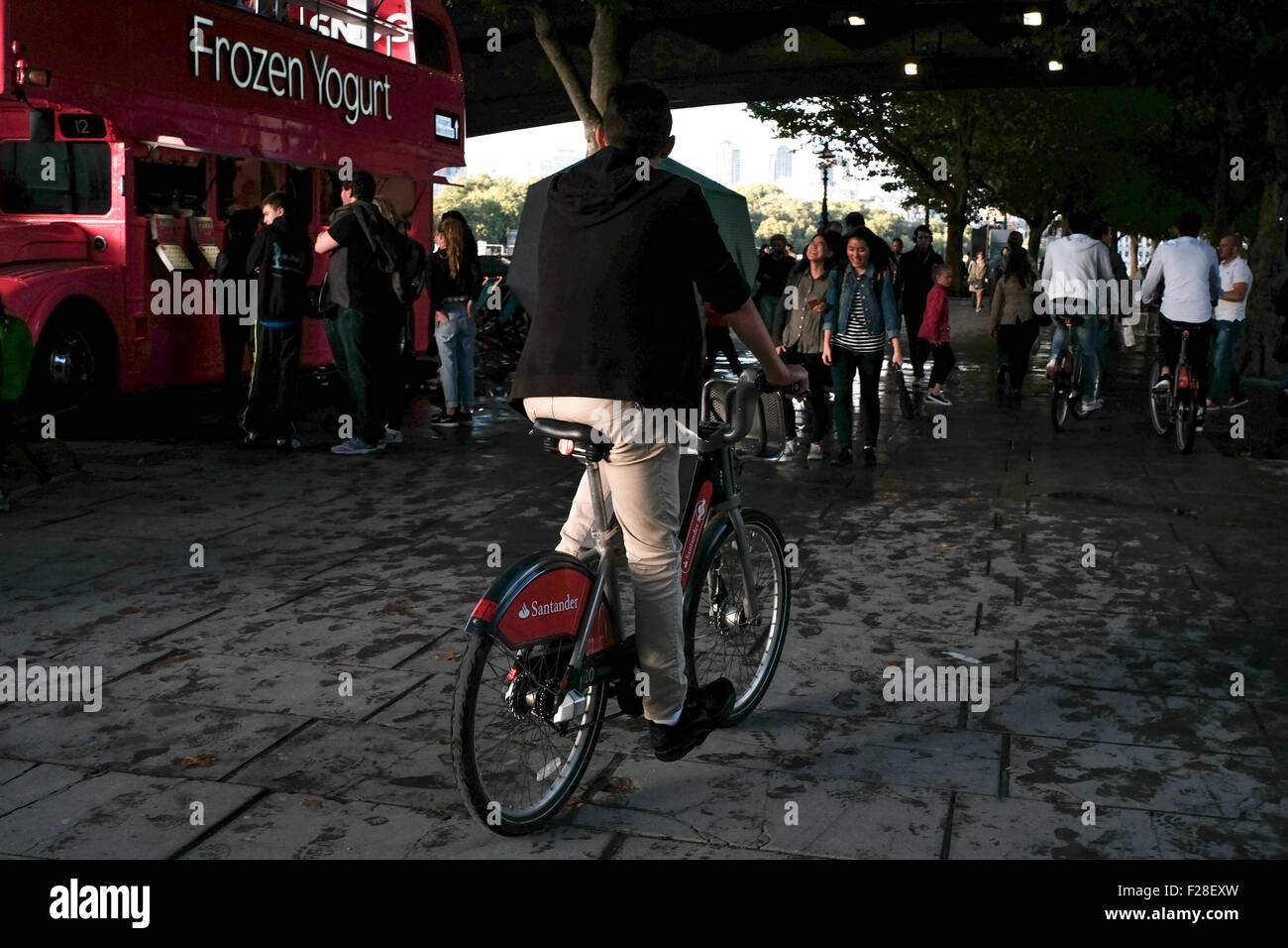 Santander-Zyklus auf Londoner Southbank verwendet wird Stockfoto