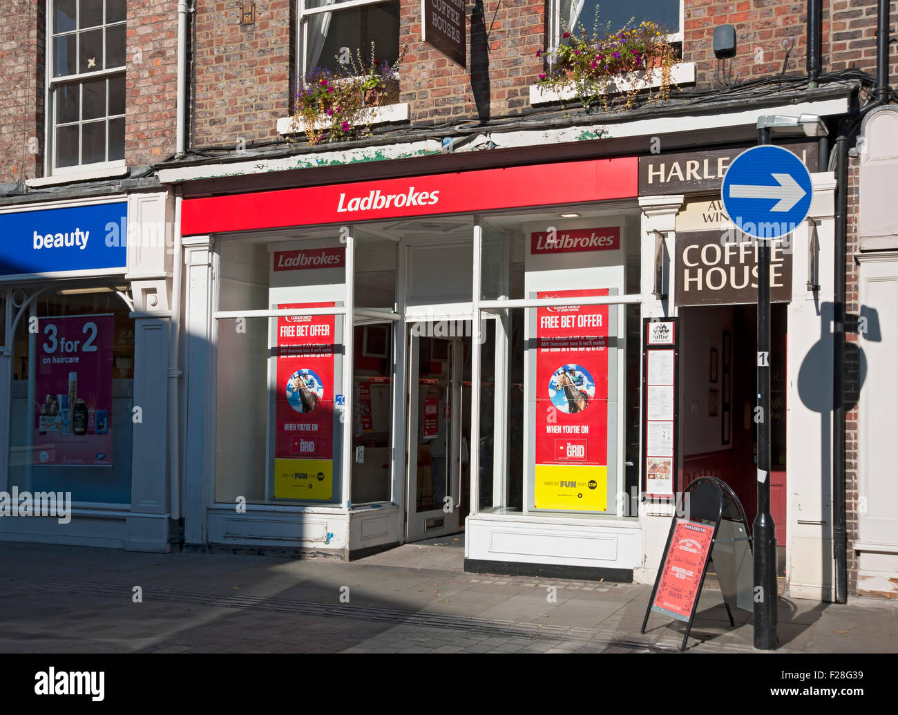 Ladbrokes Wettgeschäft Buchhandlungen York North Yorkshire England Großbritannien GB Großbritannien Stockfoto