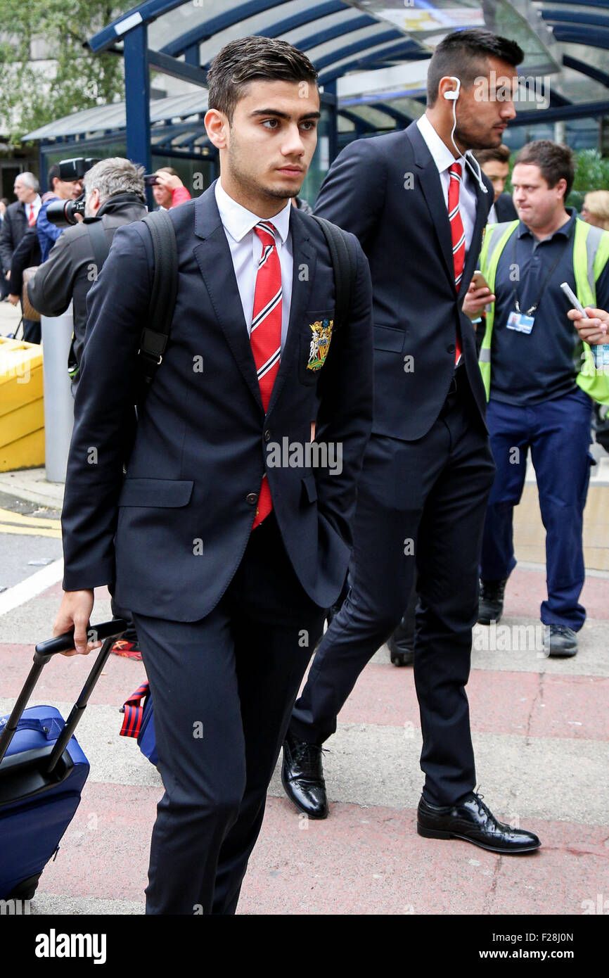 Manchester United Andreas Pereira (links) & Sergio Romero (rechts) kommen am Flughafen Manchester. Stockfoto