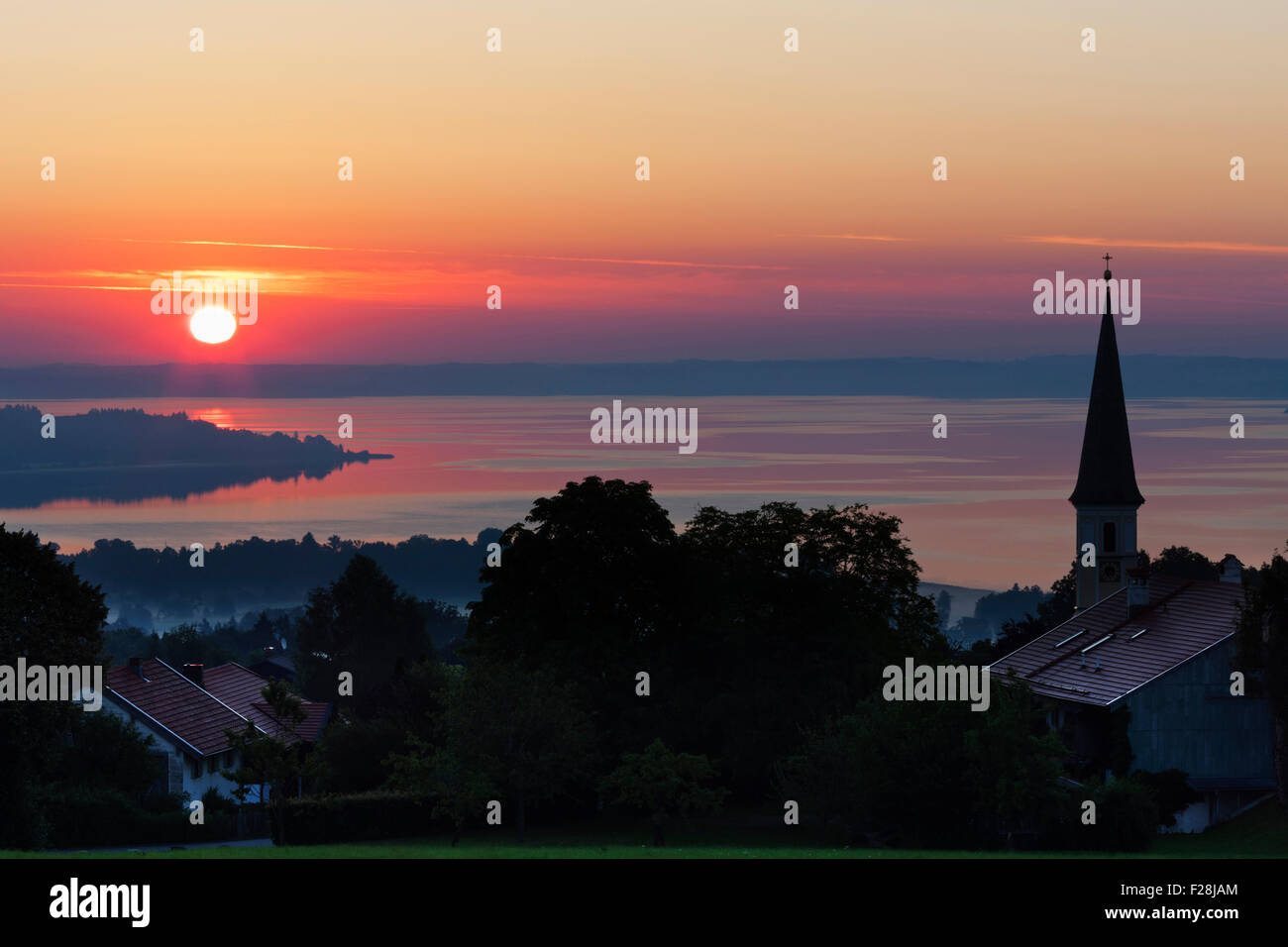 Sonnenuntergang über Chiemsee See, Bayern, Deutschland Stockfoto