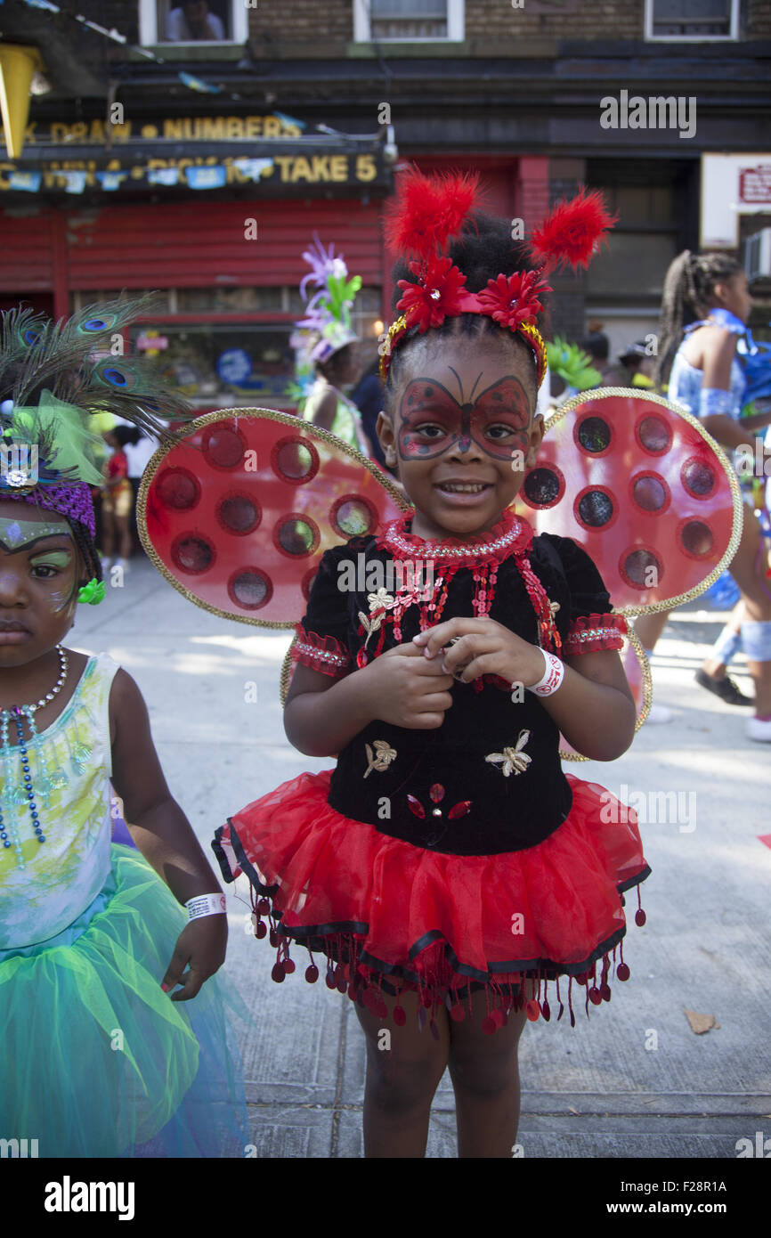 Westindischen Kinder Parade und Karneval marschiert durch Crown Heights, Brooklyn Museum. Stockfoto