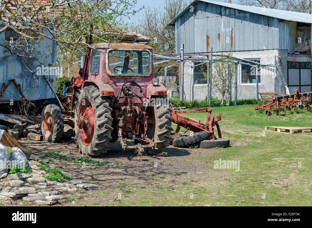 Landmaschinen, Traktor, alte verlassene, Bohrer, Bohrer-Pflug, Bulgarien Stockfoto