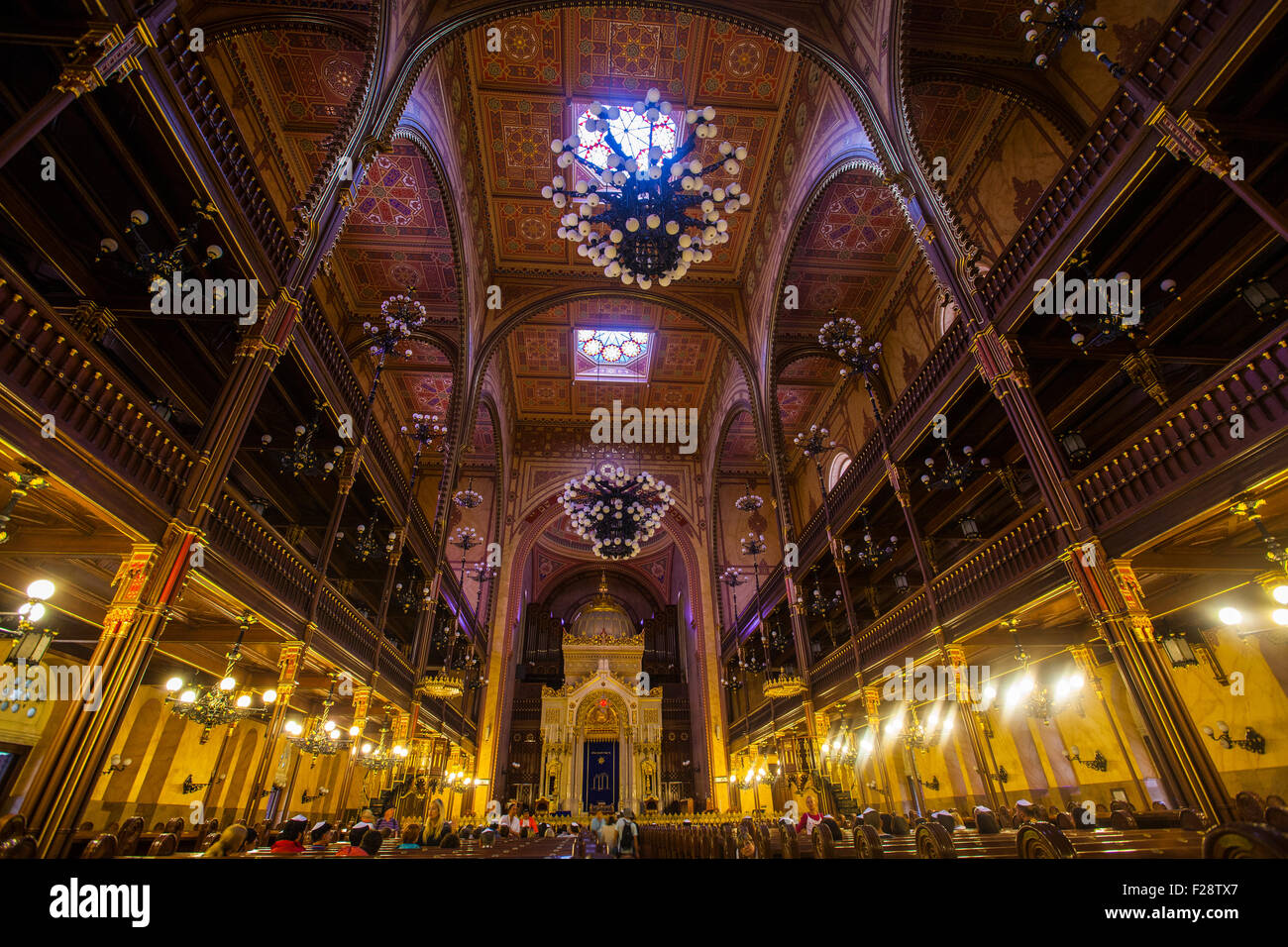 BUDAPEST, Ungarn - 18. August 2015: Ein Blick in die herrliche Dohany Straße Synagoge in Budapest, am 18. August 2015. Stockfoto