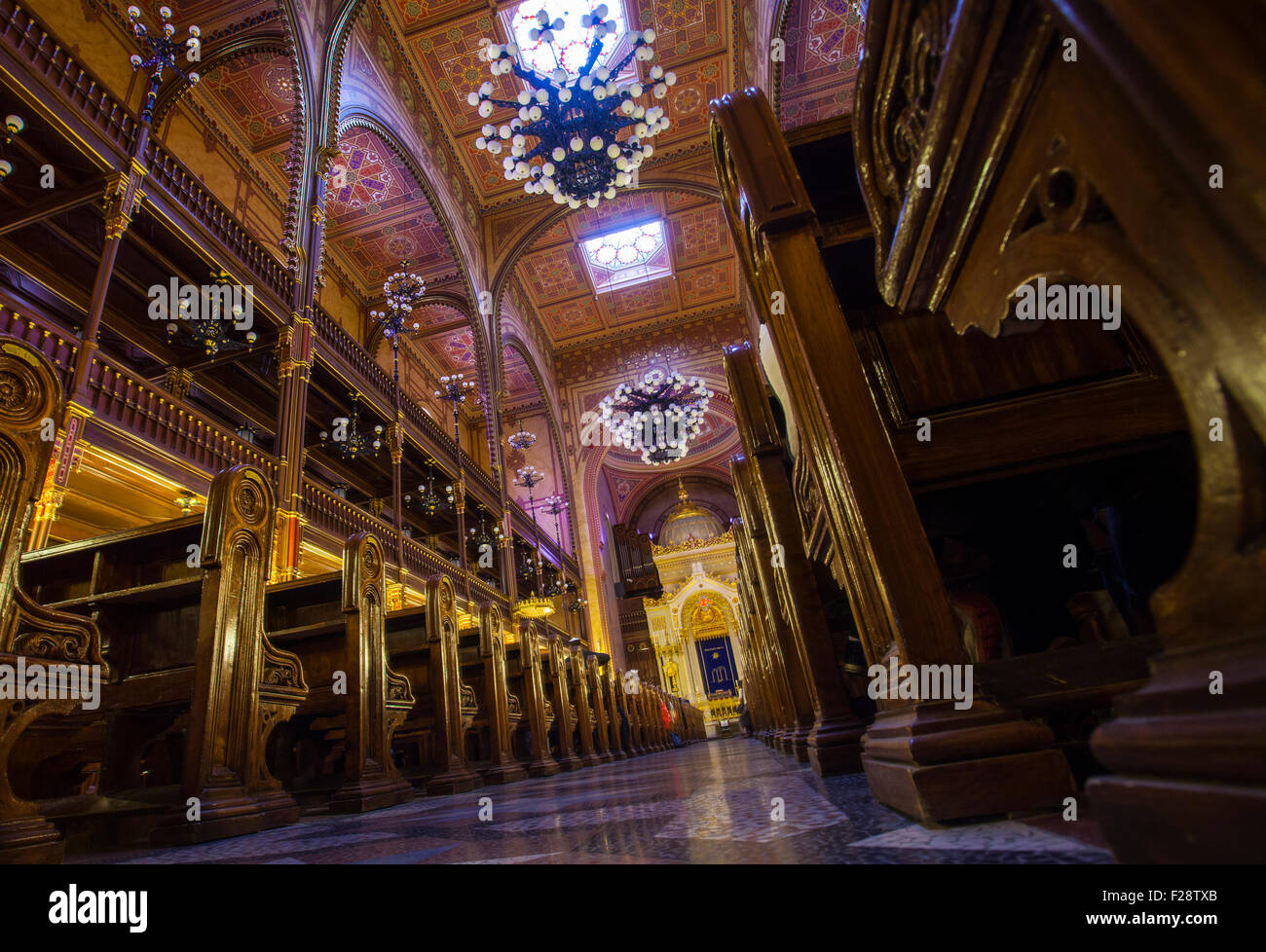 BUDAPEST, Ungarn - 18. August 2015: Ein Blick in die herrliche Dohany Straße Synagoge in Budapest, am 18. August 2015. Stockfoto