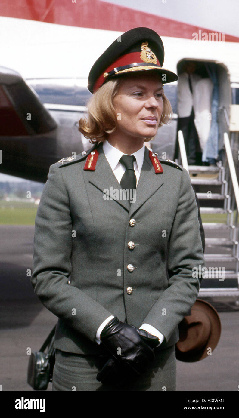 Die Herzogin von Kent (links) in ihrer Uniform des Royal Army Corps der Frauen 1970. Bild von DAVID BAGNALL. Stockfoto