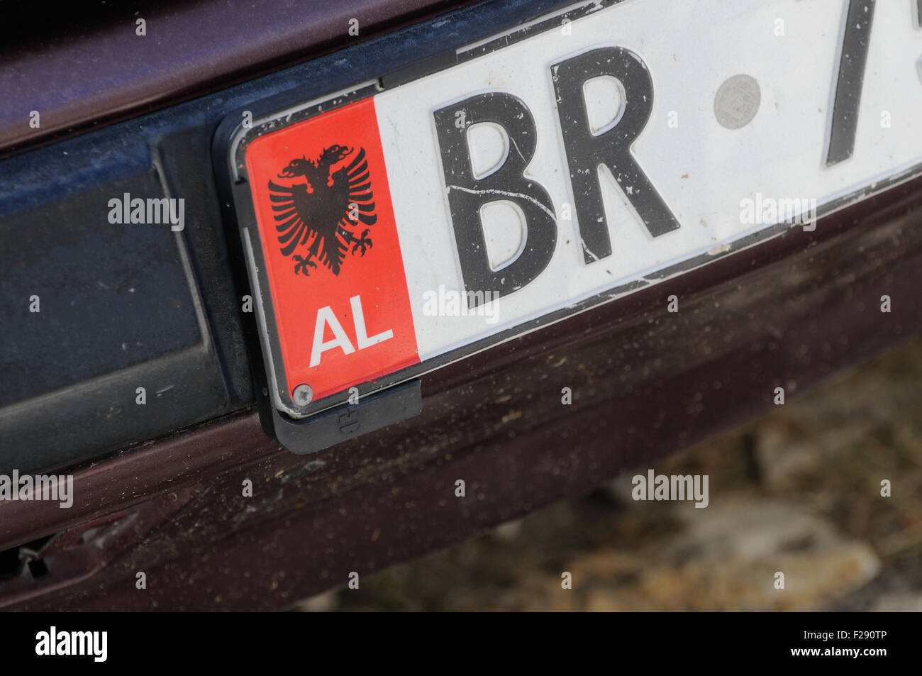 Albanische Kfz-Kennzeichen mit dem internationalen Registrierungscode AL für Albanien Stockfoto
