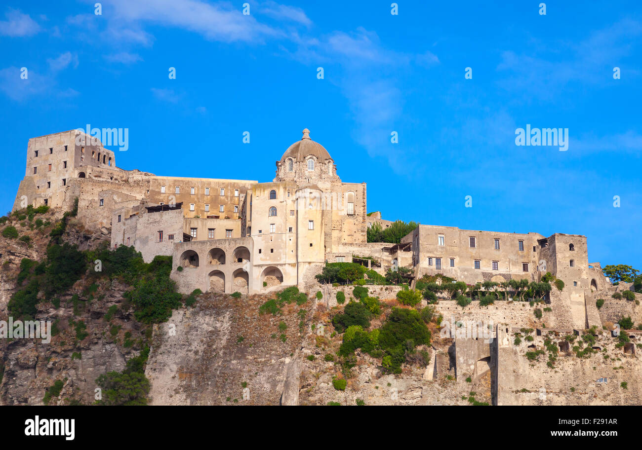 Alte Burg Aragonese in Ischia Insel, Italien, Mittelmeerküste Stockfoto