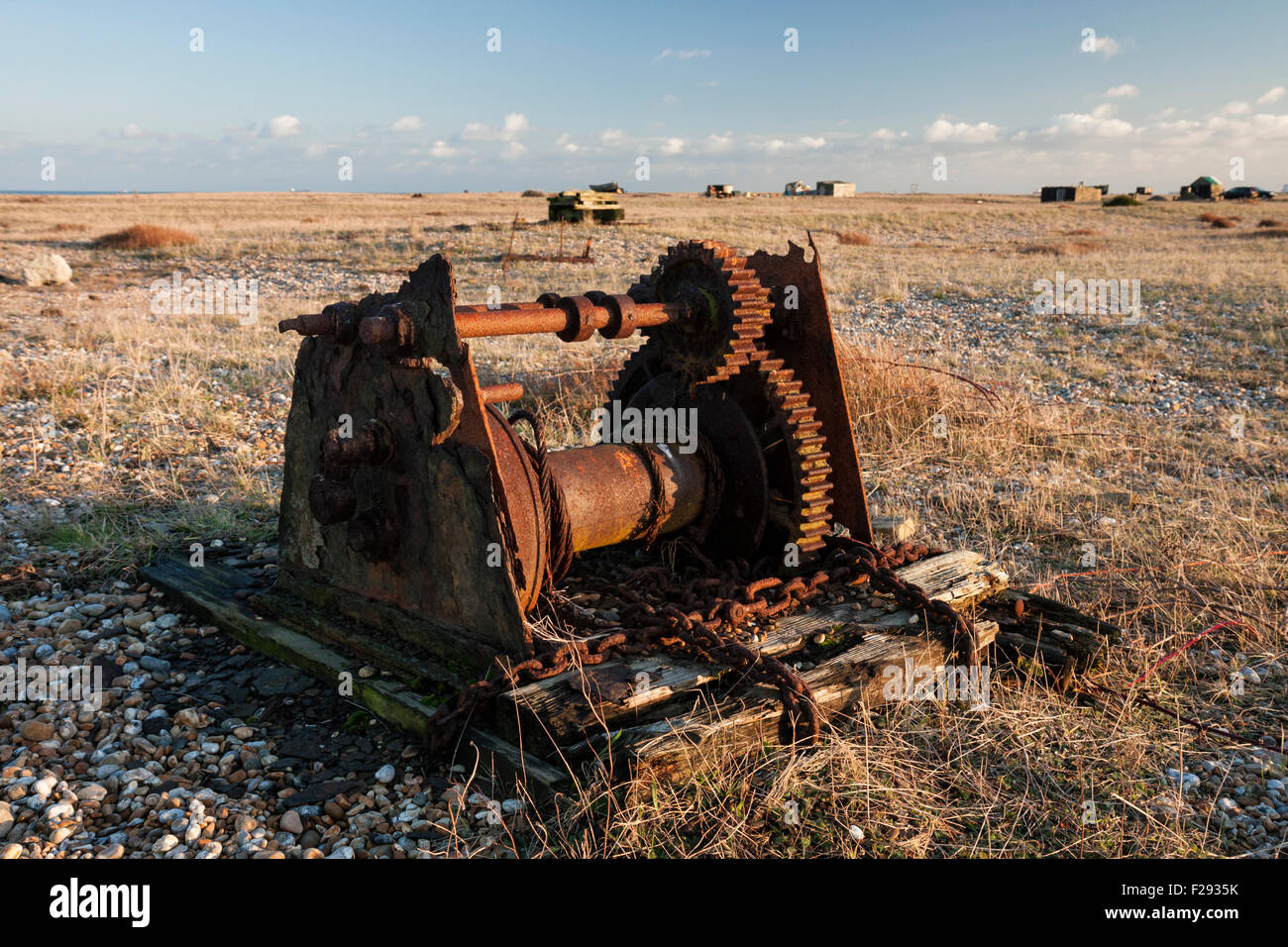 Alte verlassene Winde Maschinen auf dem Kiesstrand bei Dungeness, Kent, England, UK Stockfoto