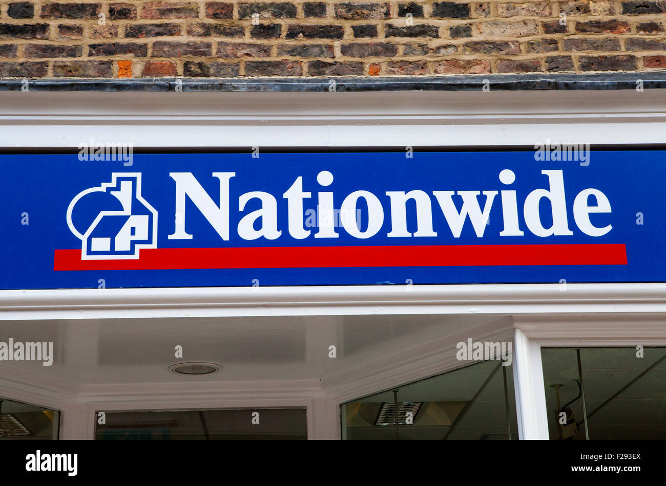 YORK, UK - 26. August 2015: Das Zeichen für eine National-Bank in York, am 26. August 2015. Stockfoto YORK, UK - 26. August 2015: Das Zeichen für eine National-Bank in York, am 26. August 2015. Stockfoto
